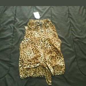 🆕️ Cheetah print button down top w/tie